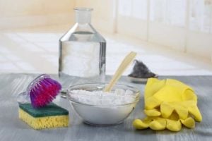 Natural Solutions to Get Dog Pee Out of a Mattress - Vinegar & Baking Soda Mix